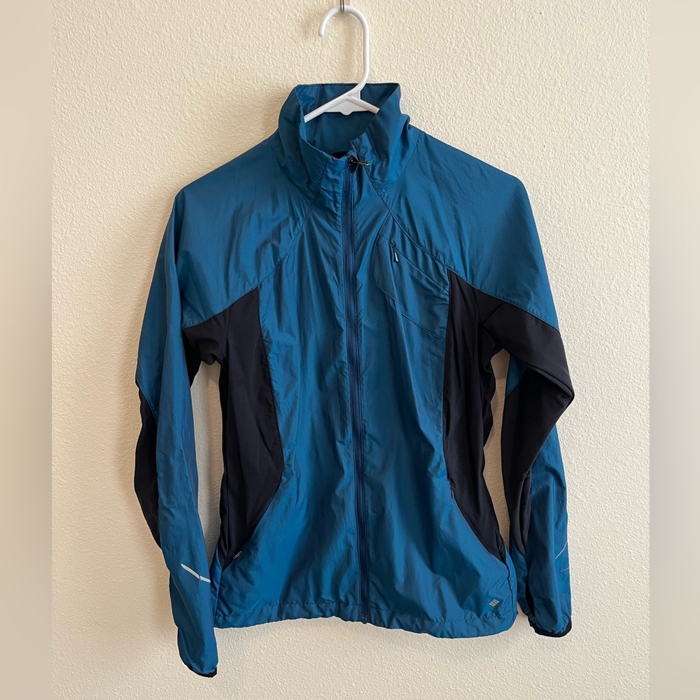 Women’s Columbia blue wind jacket, size Small.